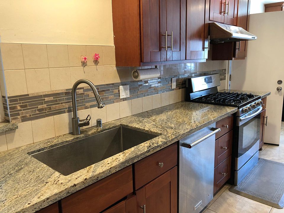 1st image of 48043 Leontine Ct