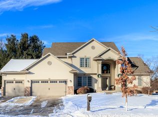 5208 Oak Creek Dr NE, Cedar Rapids, IA 52411