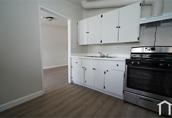 2nd image of 935 W 5th St #D06