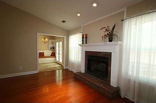 4th image of 605 River Place Ct