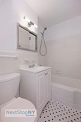 5th image of 39 Gramercy Park N APT 11B