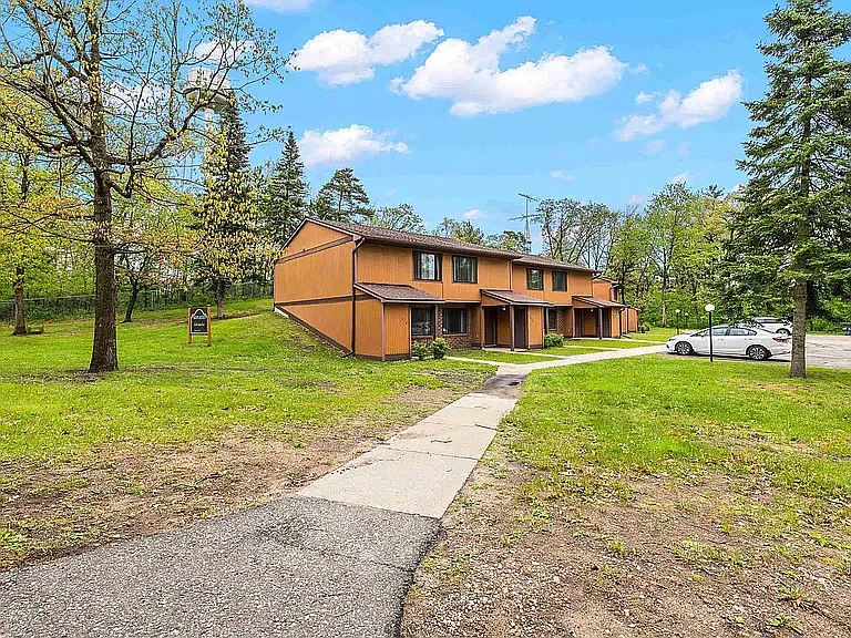 362 Clinton Ct — Photo 10