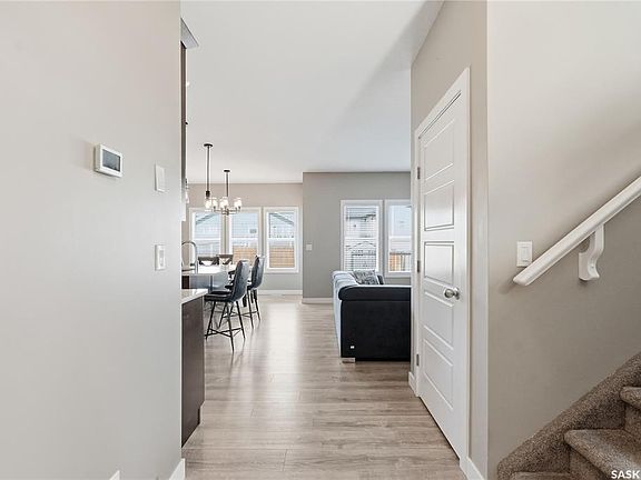 4th image of 118 Stromberg CRESCENT