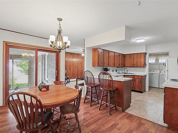 3rd image of 209 Matteson Dr