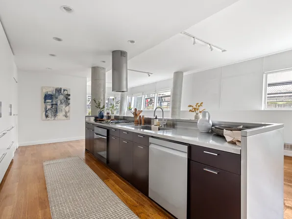 245 Tenth Avenue 2W image 3 of 10