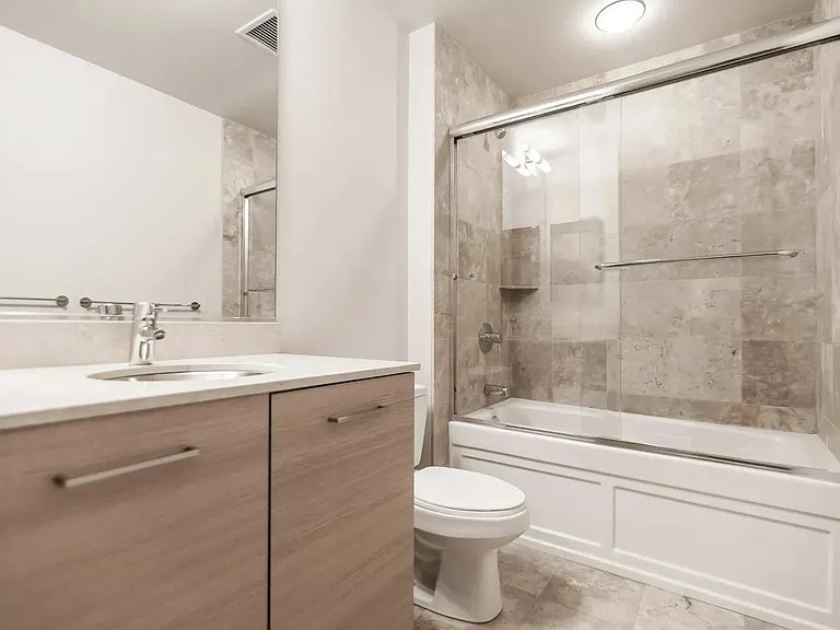 674 N Sangamon St — Photo 7