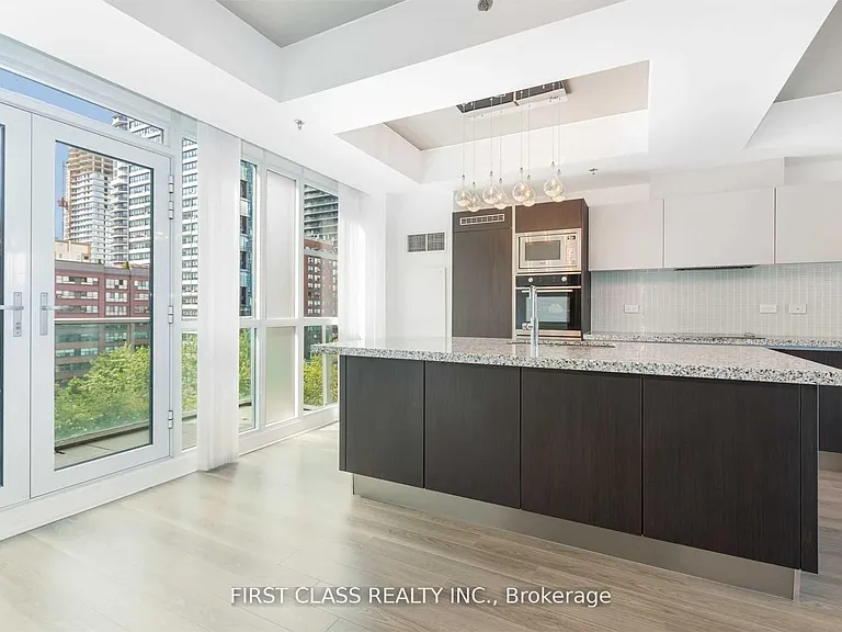 220 George St #907 — Photo 4