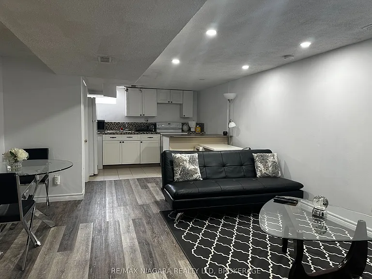 43A Beachaven Dr #LOWER — Photo 4