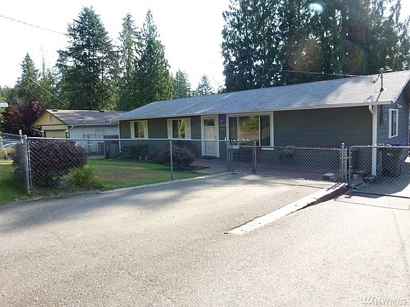 3rd image of 3960 Silver Ln NW