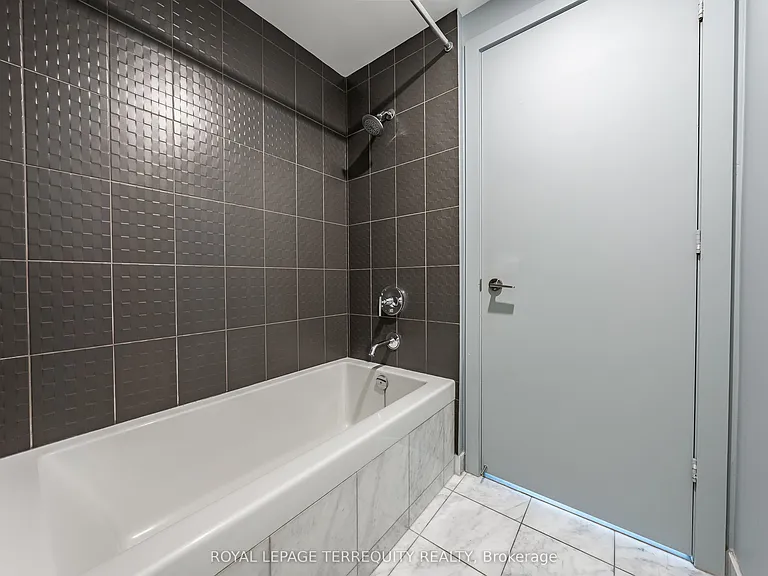 33 Charles St E #4008 — Photo 13