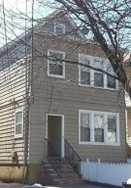 2nd image of 283 Summer St