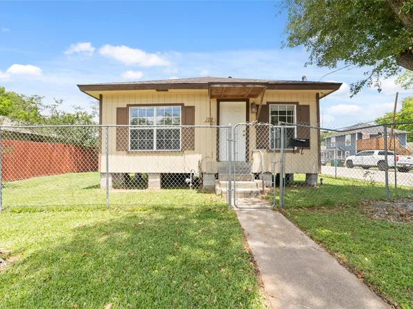 122 E Murrill St, Baytown, TX 77520