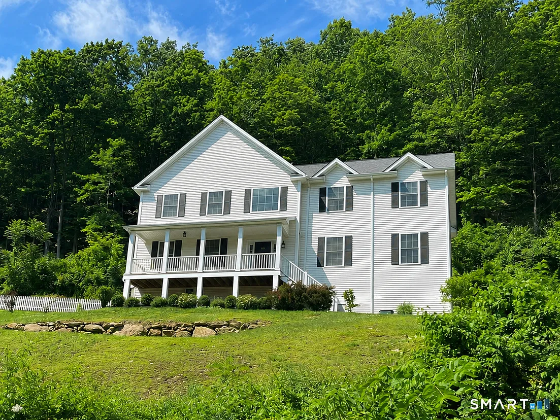 4 bed, 3.0 bath, 3192 sqft, $6,400 — Photo 1