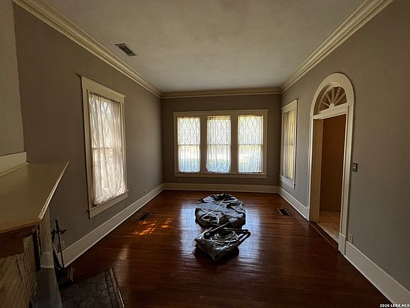 4th image of 134 W AGARITA AVE