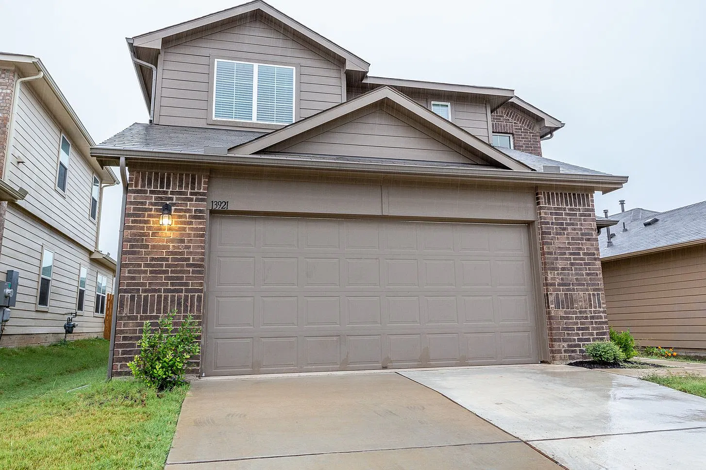 Beautiful 3 Bed / 2.5 Bath Home with High Ceilings & Natural Light — Photo 2