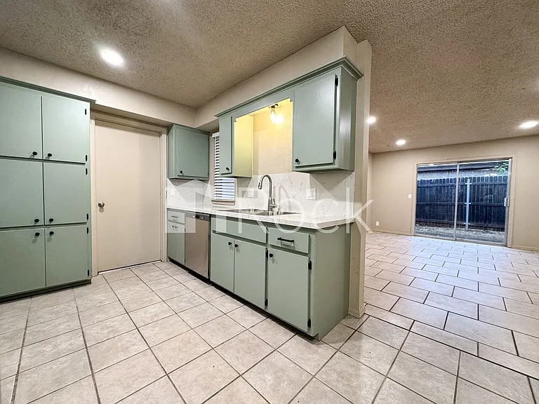 7024 Woodlake Dr — Photo 3