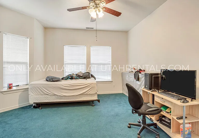 392 N Seven Peaks Blvd #323 — Photo 14