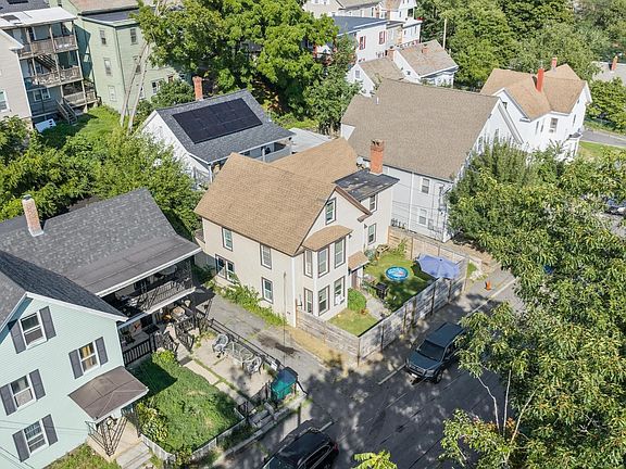 3rd image of 25 Goddard St