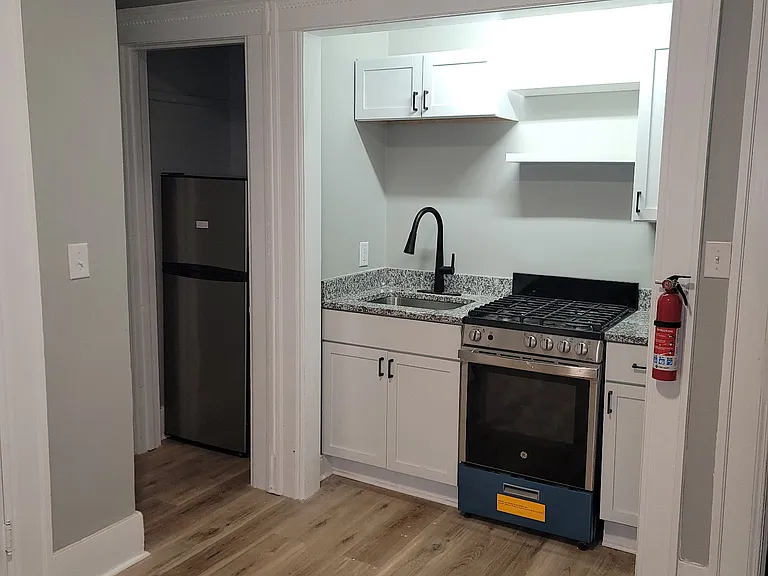 103 W Dutton St #D — Photo 2