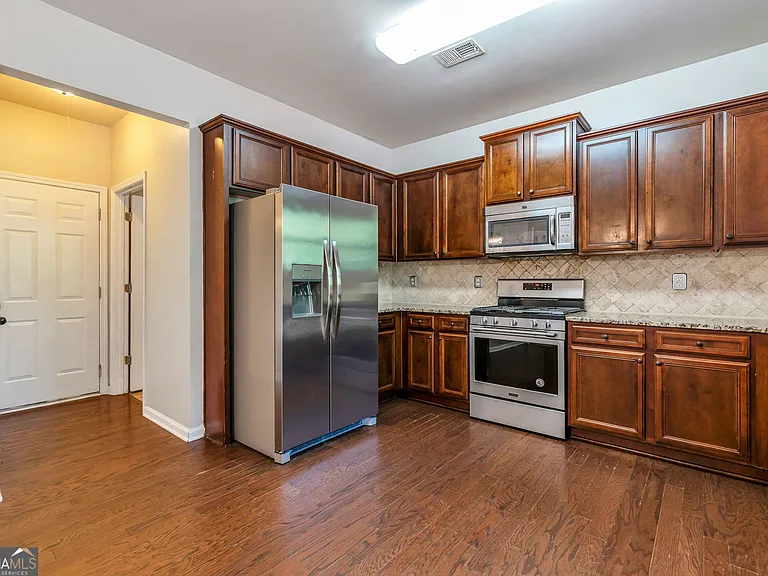 214 Farm Manor Ct — Photo 14