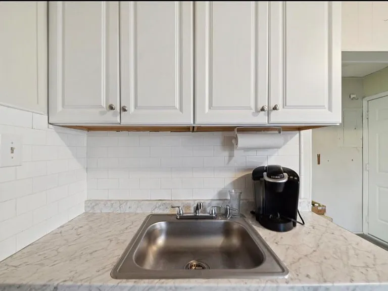 24933 Valley Ave — Photo 6