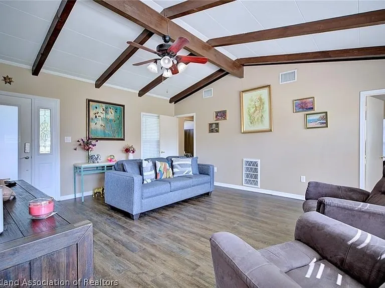 136 Ida Ave — Photo 2