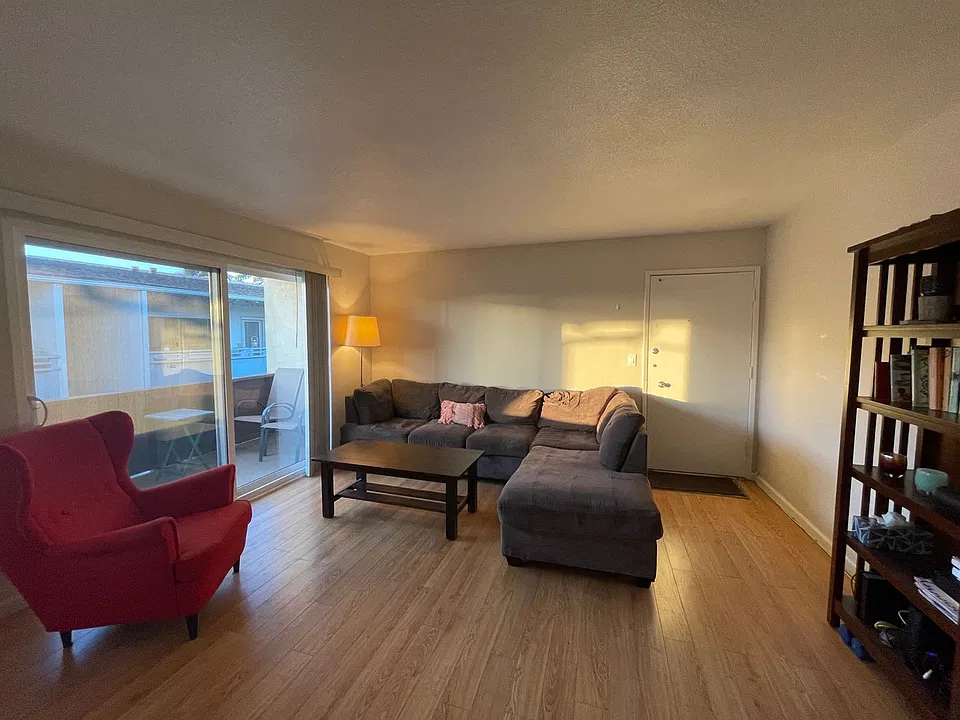 522 Avenue G #1-8