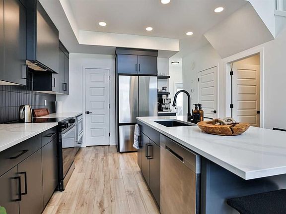 5th image of 3027 W 47th St S