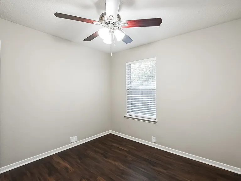 10403 Falling River Dr — Photo 13