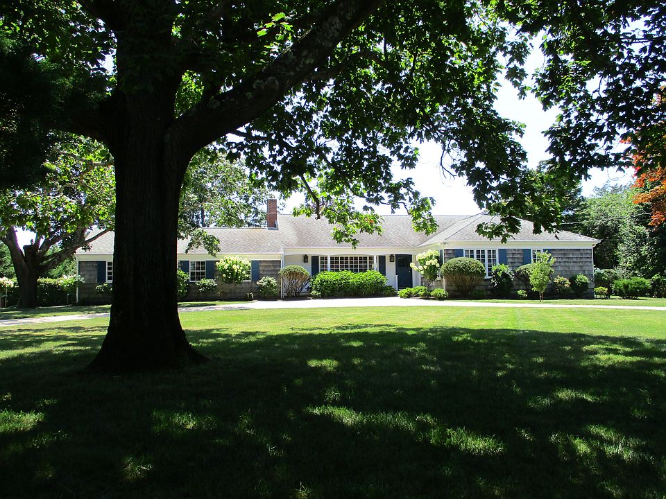 1st image of 24 Quaquanantuck Ln
