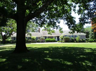 24 Quaquanantuck Ln, Quogue, NY 11959