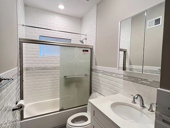 4th image of 279 Ross Ave #3