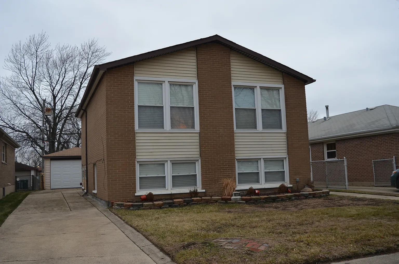 12724 S Muskegon Ave photo 1