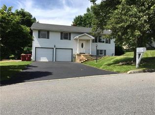604 Ramblewood Dr, Easton, PA 18040