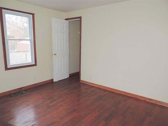 5th image of 1499 Jennings Ave
