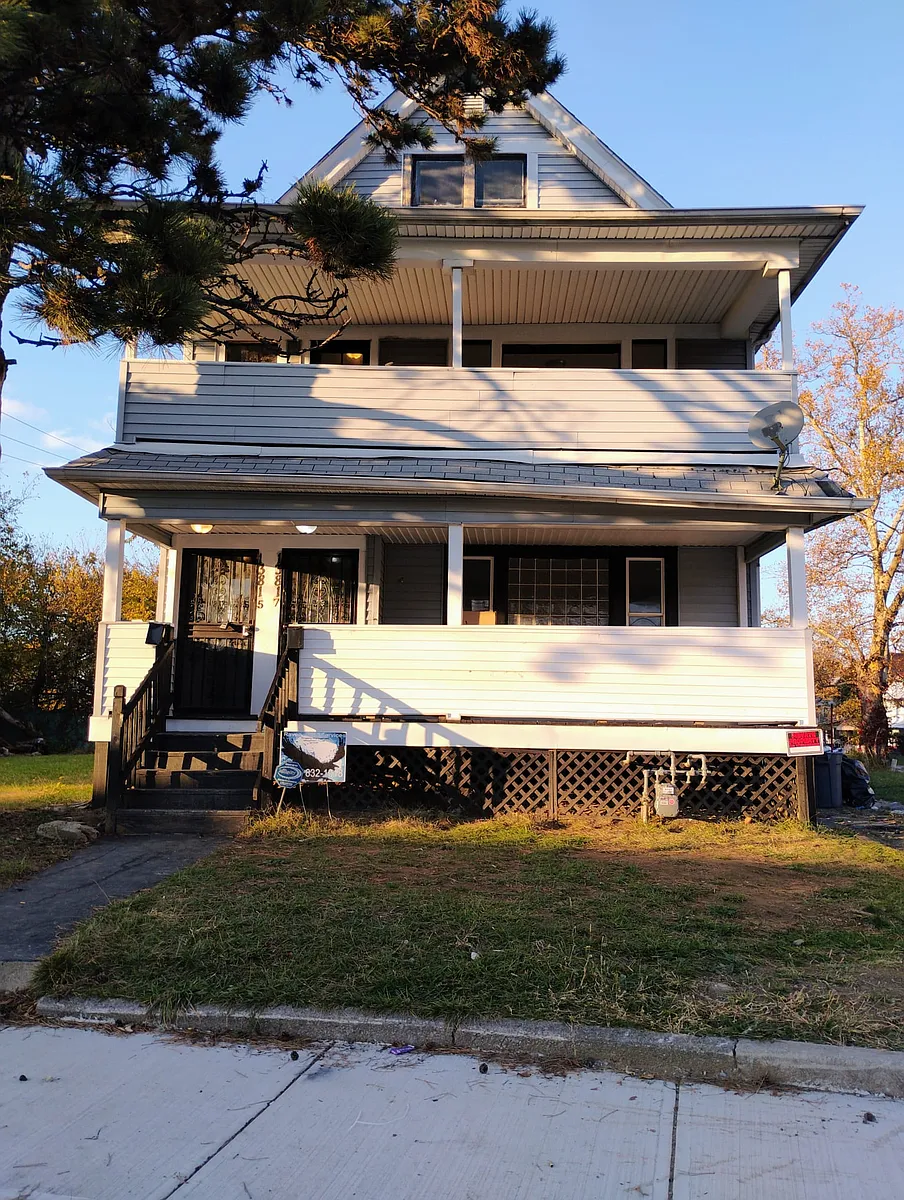 Building Photo - 13815 Shaw Ave #2