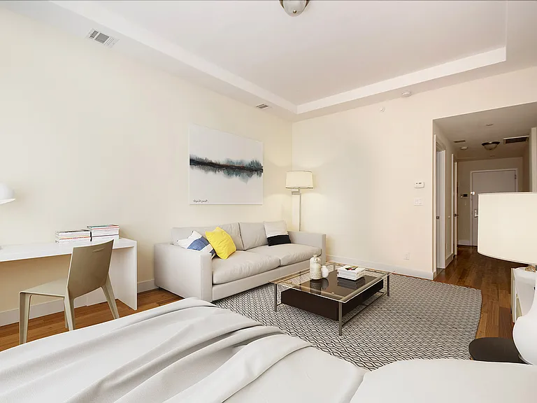 1024 Gates Ave #1G — Photo 2
