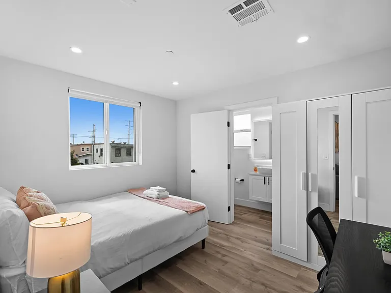 1377 W 36th Pl, Los Angeles, CA 90007 — Photo 11