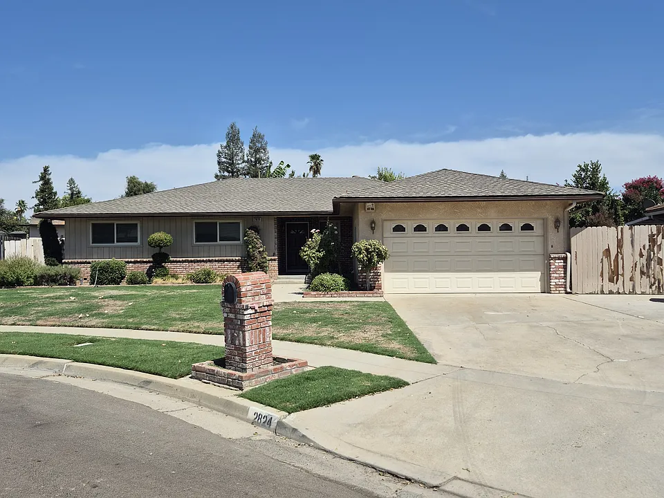 2824 E Millbrae Ave