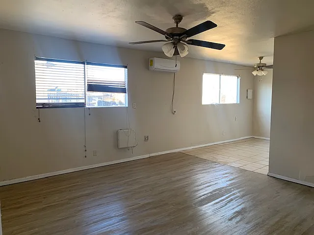 2310 Glenwood Dr — Photo 2