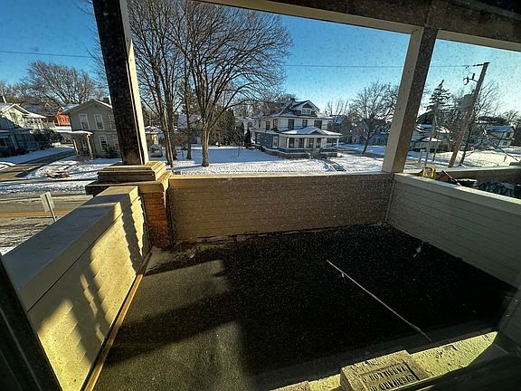 4th image of 607-609 E Milwaukee St #609-2