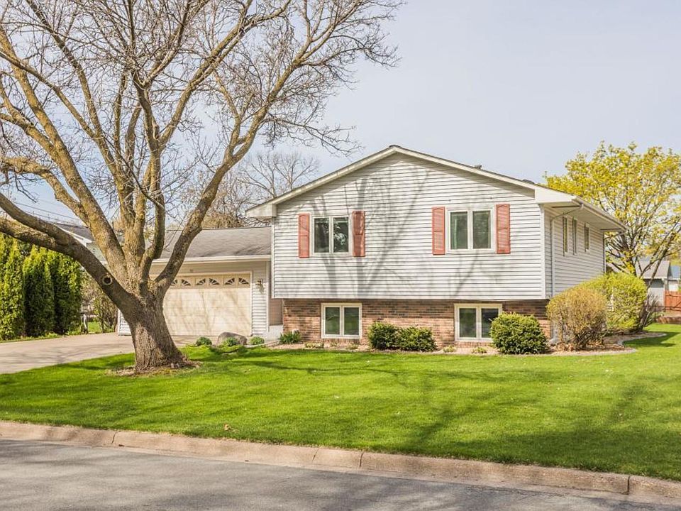 1st image of 70 Langer Cir