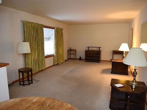 3rd image of 2519 Dale Ave