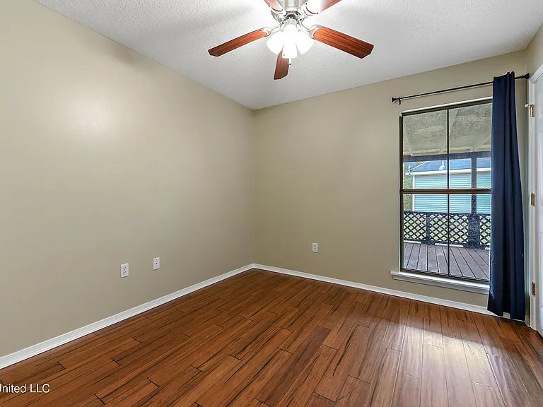 13446 Addison Ave — Photo 13