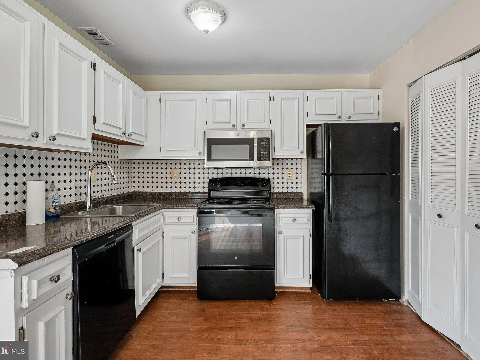 2 bed, 4.0 bath, 1495 sqft, $2,600 — Photo 4