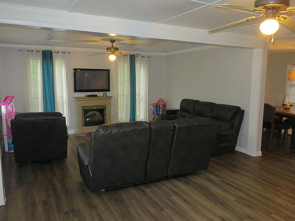 4th image of 302 E Holly St