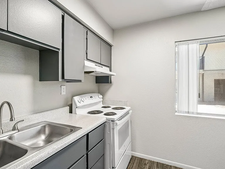 13-web-or-mls-N 23rd Ave-S0307-013