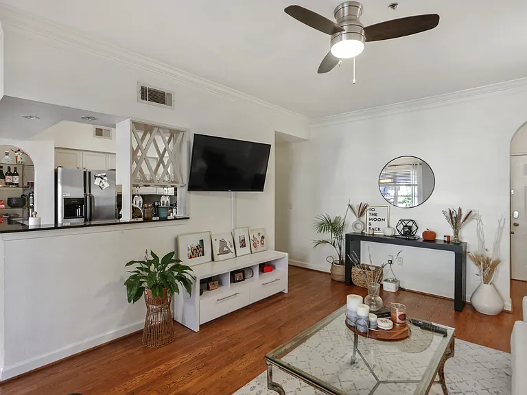 3777 Peachtree Rd #321 — Photo 11
