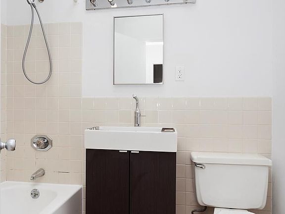 5th image of 3 Hanover Sq APT 10B