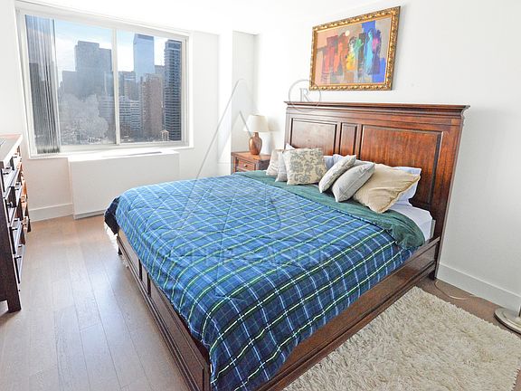 4th image of 220 E 65th St APT 24D